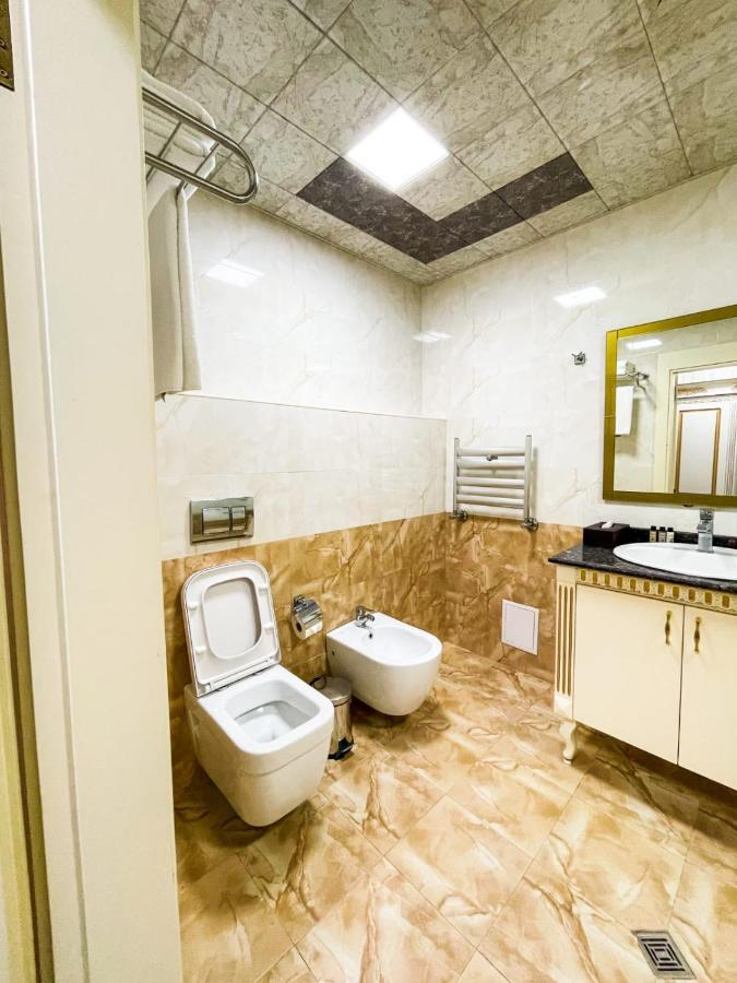 Premier Palace Baku Exterior photo Bathroom
