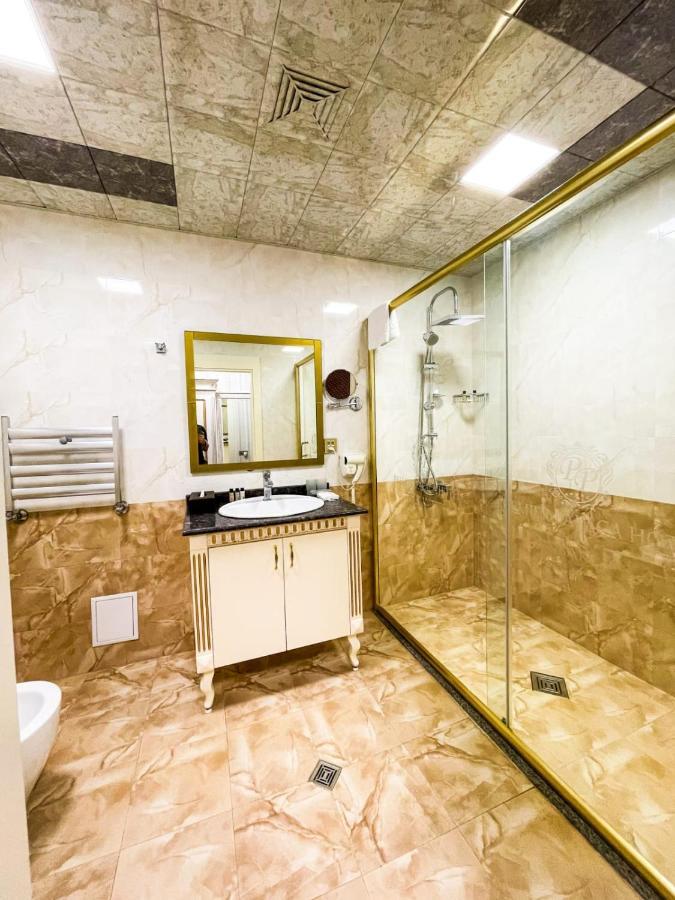 Premier Palace Baku Exterior photo Bathroom