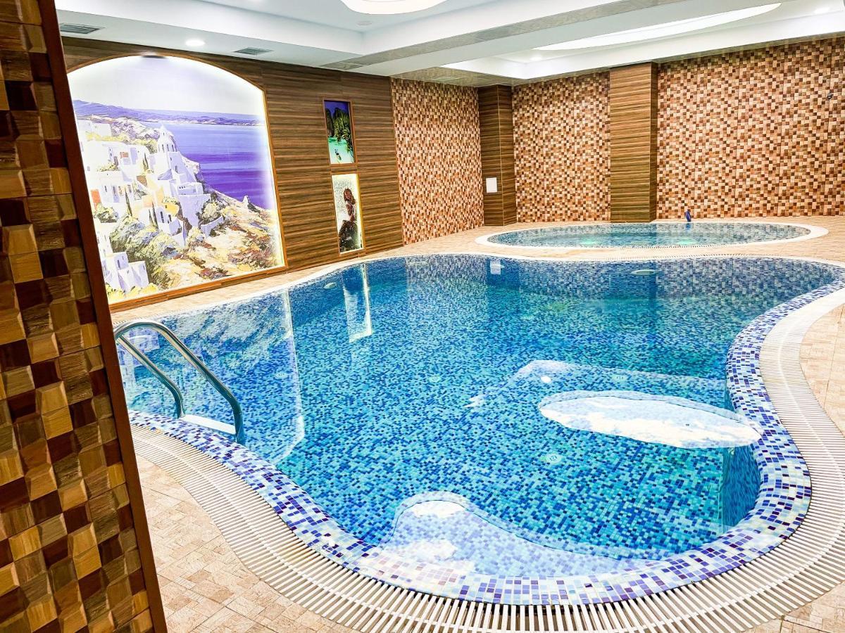 Premier Palace Baku Exterior photo Indoor pool