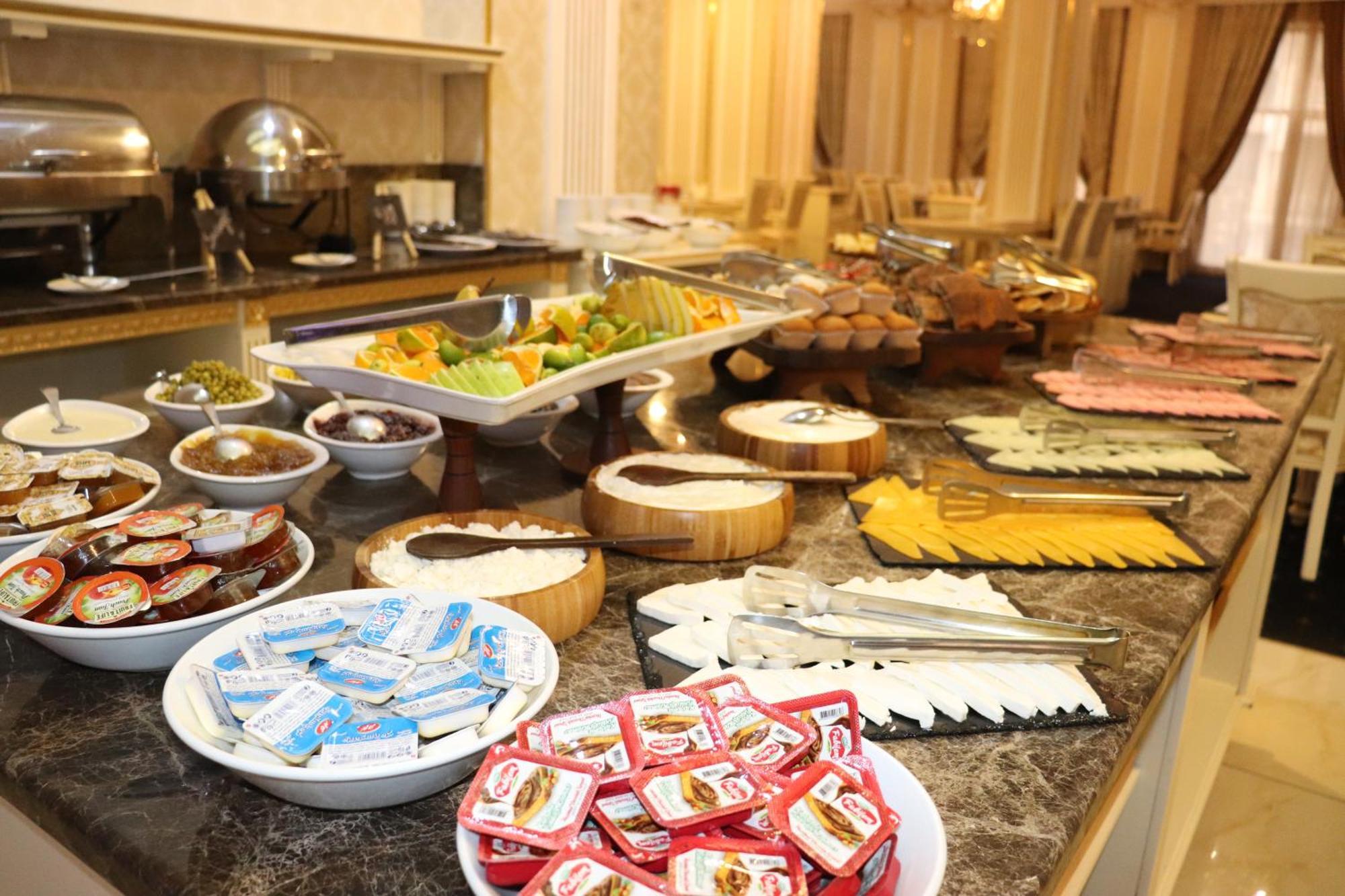 Premier Palace Baku Exterior photo A breakfast buffet