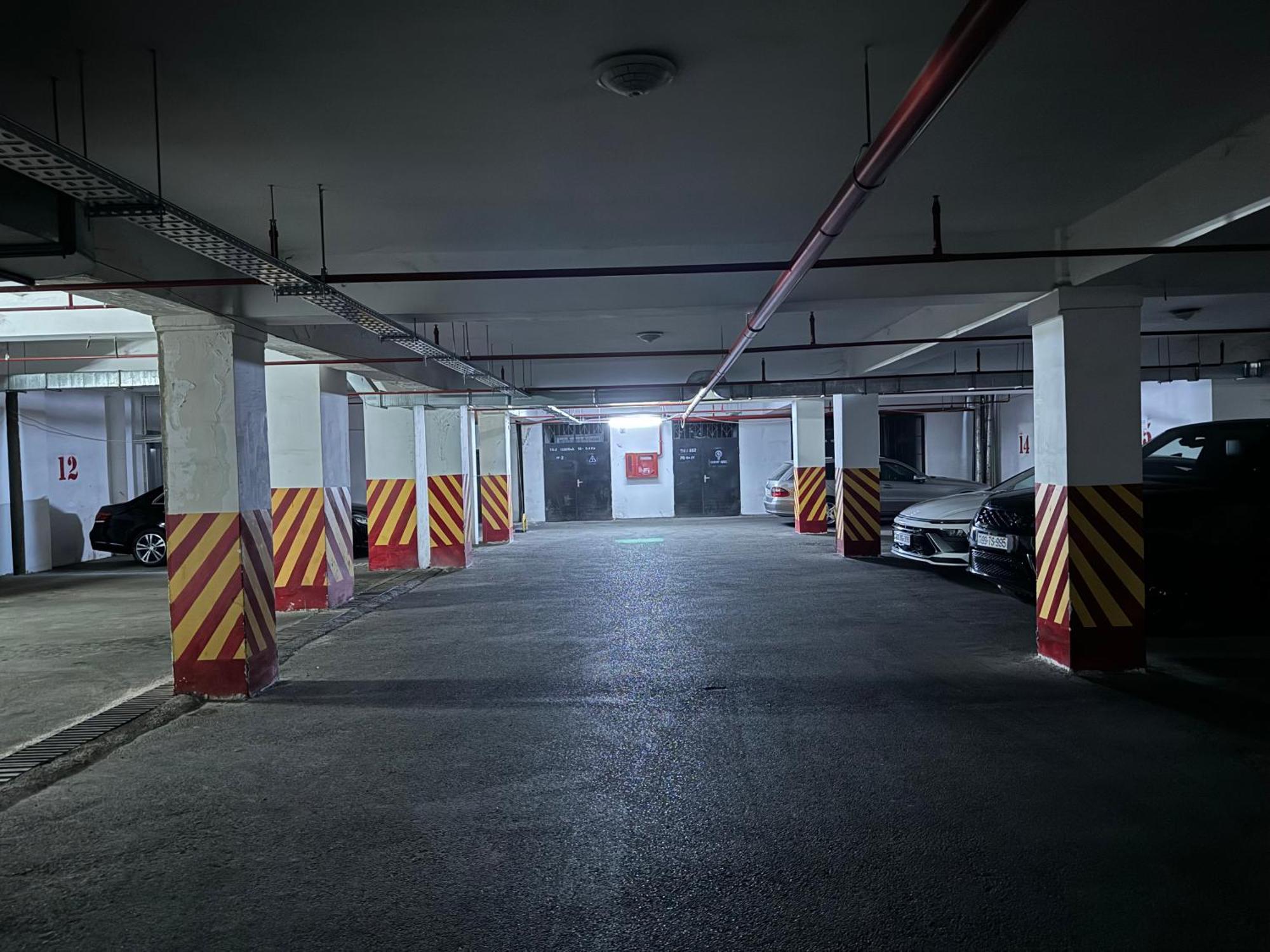 Premier Palace Baku Exterior photo The underground parking lot
